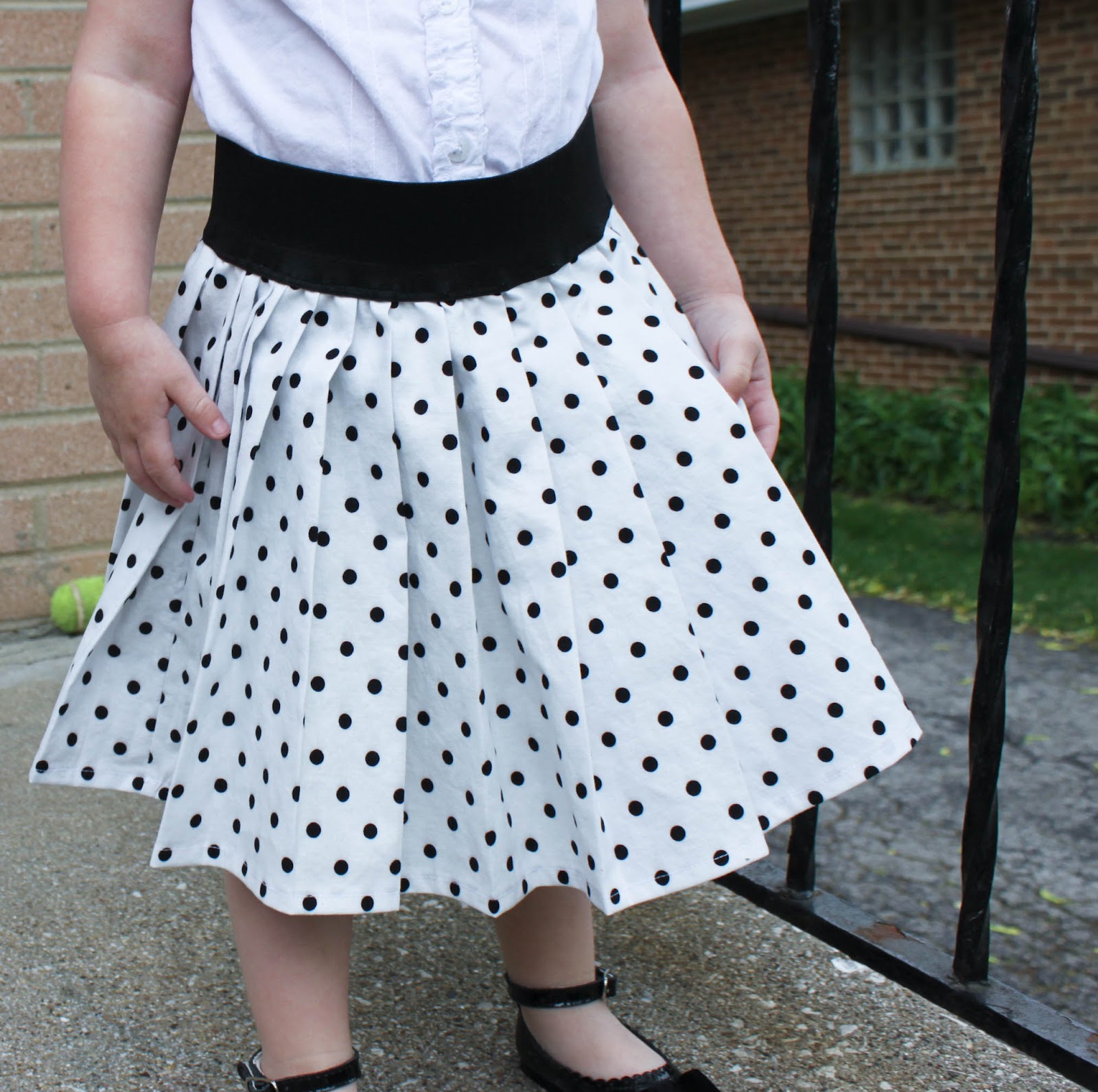 sew easy being green: Aubrey Pleated Skirt Tutorial