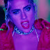 Lady Gaga volta as origens em "John Wayne", assista
