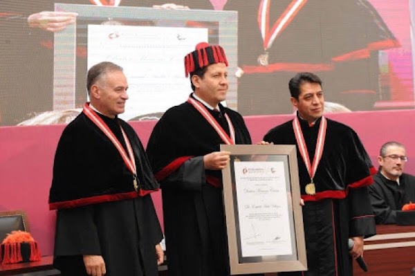 Universidad que otorgó Honoris Causa a Eruviel, involucrada en #LaEstafaMaestra Universidad que otorgó Honoris Causa a Eruviel, involucrada en #LaEstafaMaestra