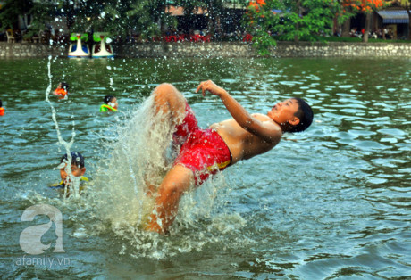 Nghi he, tre nho no nuc tam mat, dua nghich duoi ao lang nghin nam tuoi tai Thu do - Anh 7