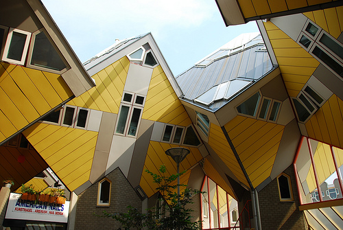 20 Desain Rumah Unik Dunia Cubic Rotterdamn Belanda Gabungan Menyatu