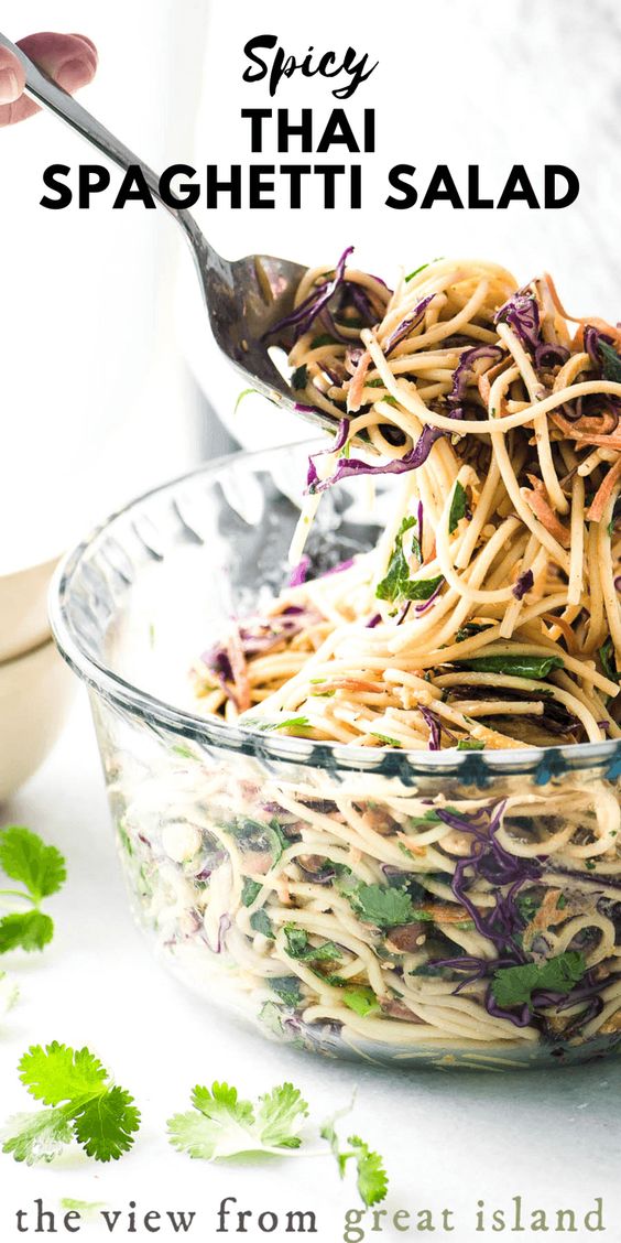 Instant Pot Spaghetti with vegan lentil "meat". Easy dinner ready in 20 minutes! #vegan #plantbased #slowcooker