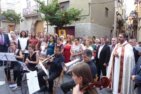 Cant de la Salve Regina a la plaça de la Font, el 8 de setembre