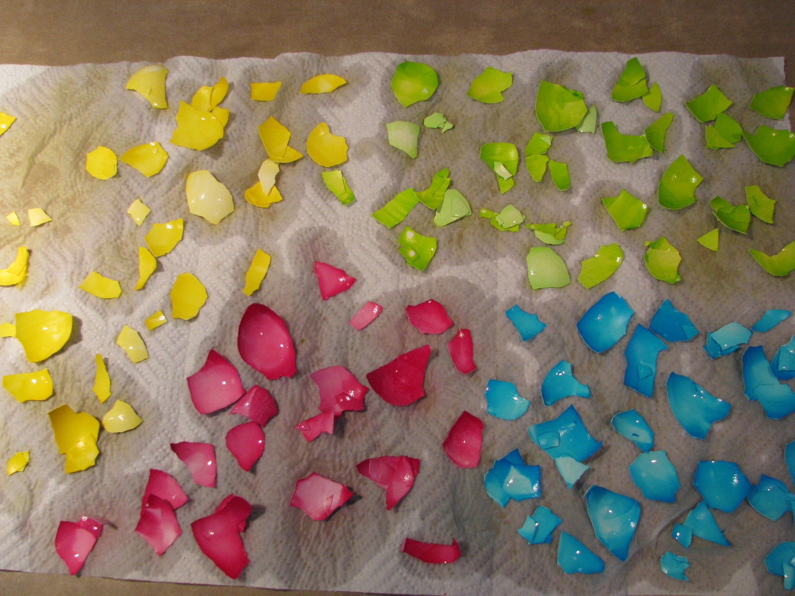 Making Merry Memories Egg Shell Mosaics