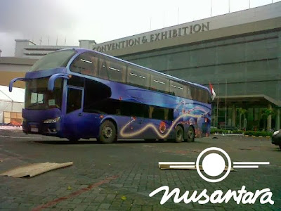 Bus semi double decker Nusantara 