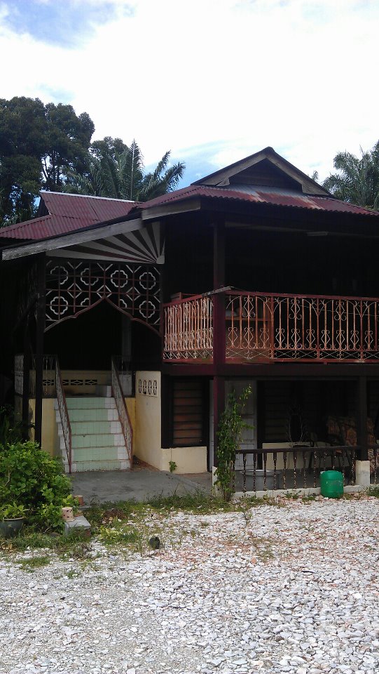 Rumah Kampung Di Kg Gajah Yang Sudah Jadi Burung