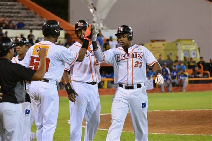 [VIDEO] Maikel Franco jonronea y decide triunfo Gigantes