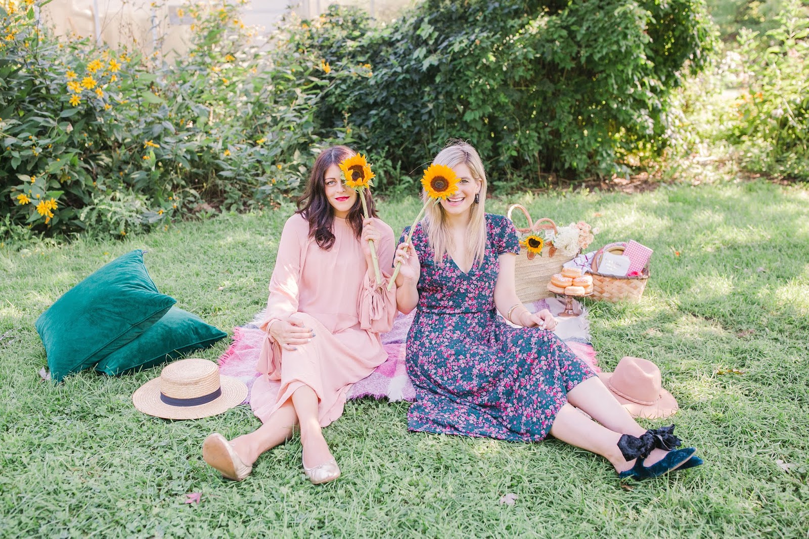 Bijuelni | How To Make New Friends as an Adult - Colourful fall pic nic