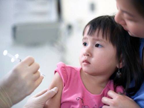 Sức khỏe, đời sống: Tiêm vacxin biện pháp phòng bệnh an toàn cho trẻ nhỏ 14199565_314225258930847_3818136508062674115_n