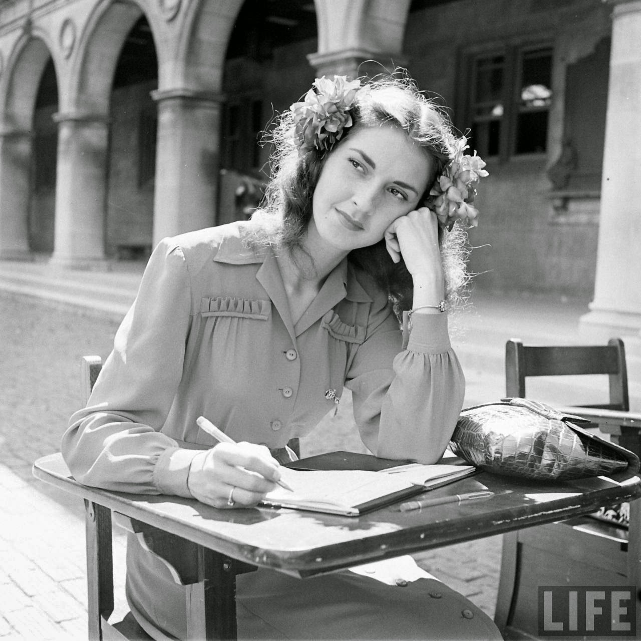 Fashion in Washington University in St. Louis in 1944 ~ vintage everyday