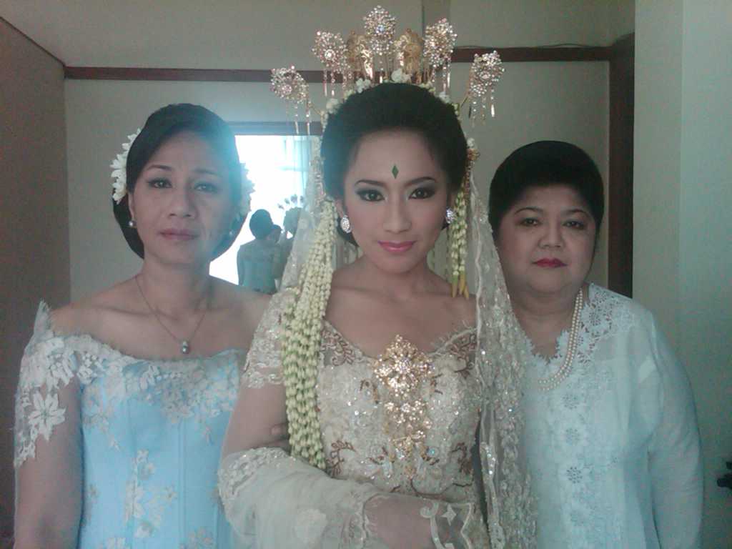 Baju Pengantin Adat Bali Modern  hairstylegalleries.com