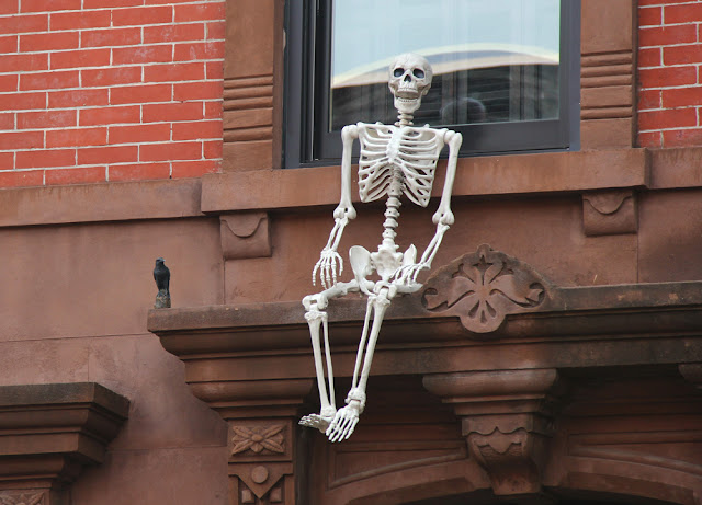 Halloween in Hoboken Guide 2017 | Amazing Halloween Homes to See | Linzer Lane Blog #halloween #hoboken Halloween in Hoboken Guide 2017 | Amazing Halloween Homes to See | Linzer Lane Blog #halloween #hoboken