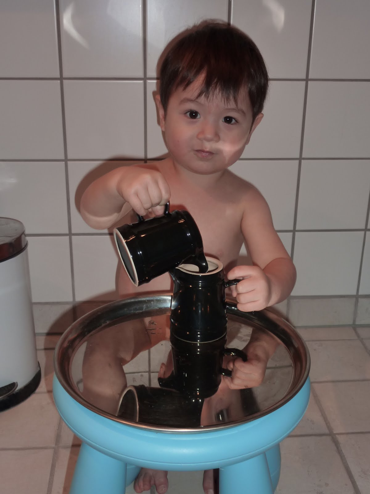 Family FECS: Montessori Activity: Pouring Water Into Bigger Jugs/Hælde ...