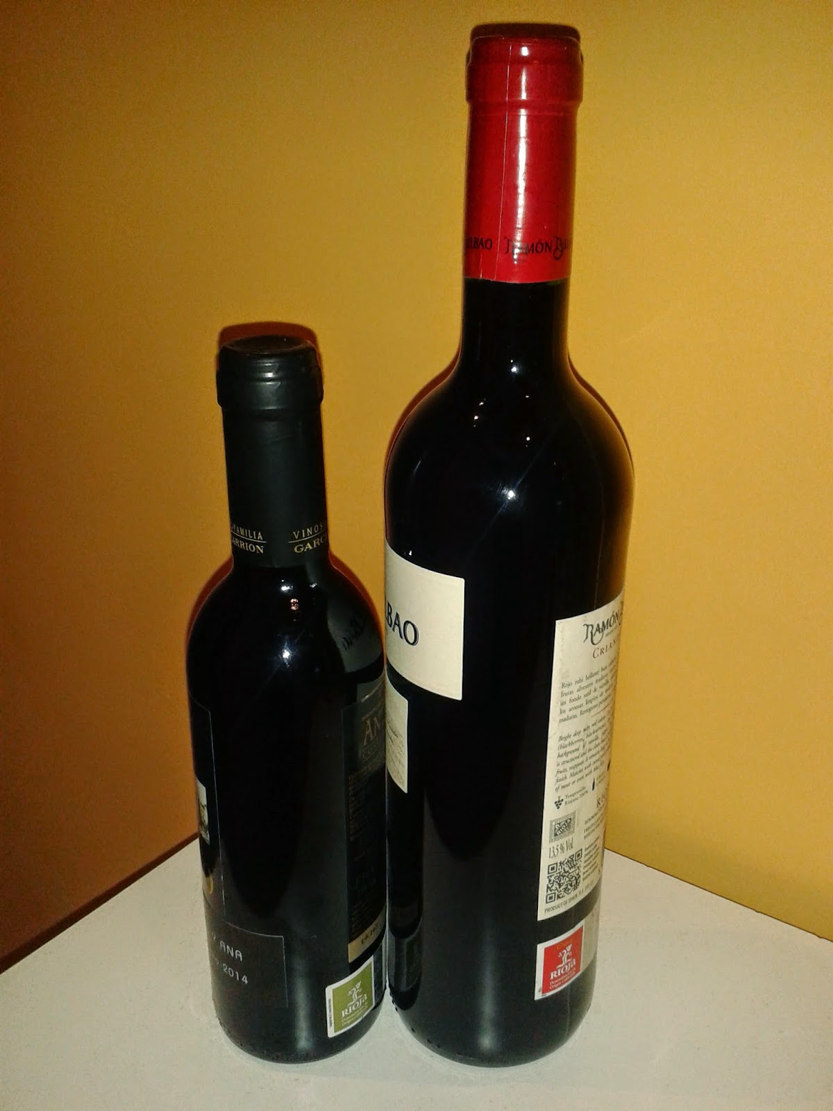 botellas de vino de dos tamaños