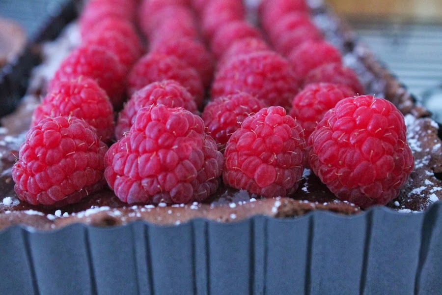 Bizcocho de chocolate con frambuesas