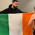 Drake mostra apoio ao Conor McGregor em evento de pesagem para grande luta do seu retorno ao UFC