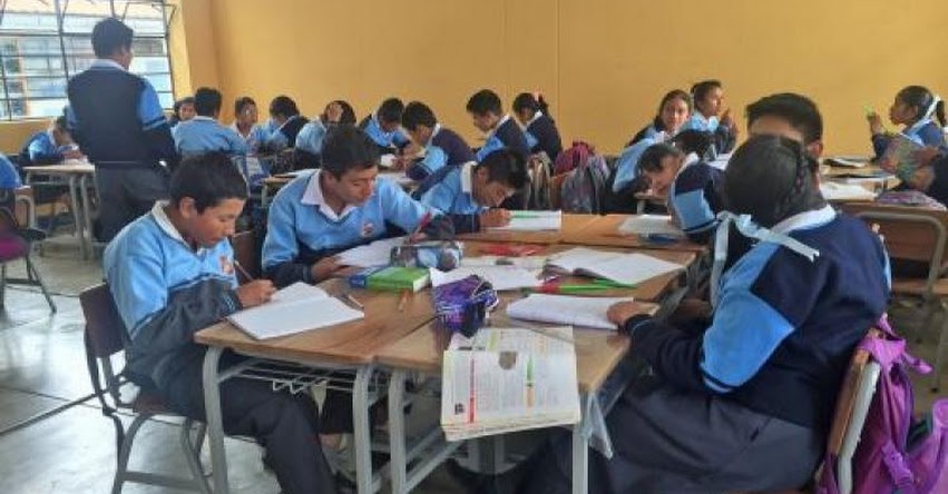 «Comunidades de aprendizaje» atienden a 32 mil escolares de 17 regiones «Comunidades de aprendizaje» atienden a 32 mil escolares de 17 regiones