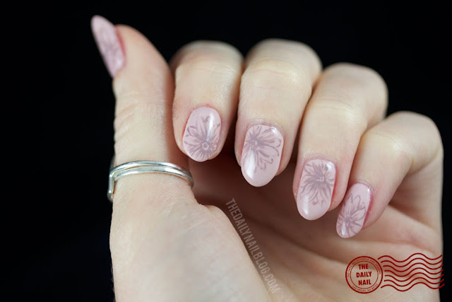 Lazy Daisies! nail art daisy, nail art, the daily nail, flowers