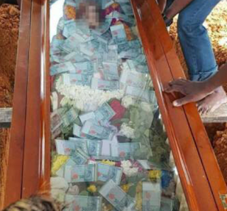 Photos: Man buries his father with US$7,630 in cash filled inside glass-topped coffin