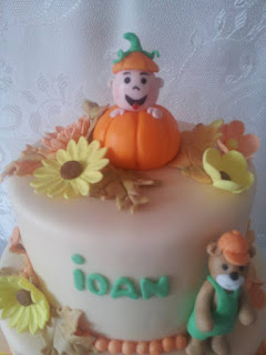 Tort de botez cu tema Toamna - Bebe Dovlecel