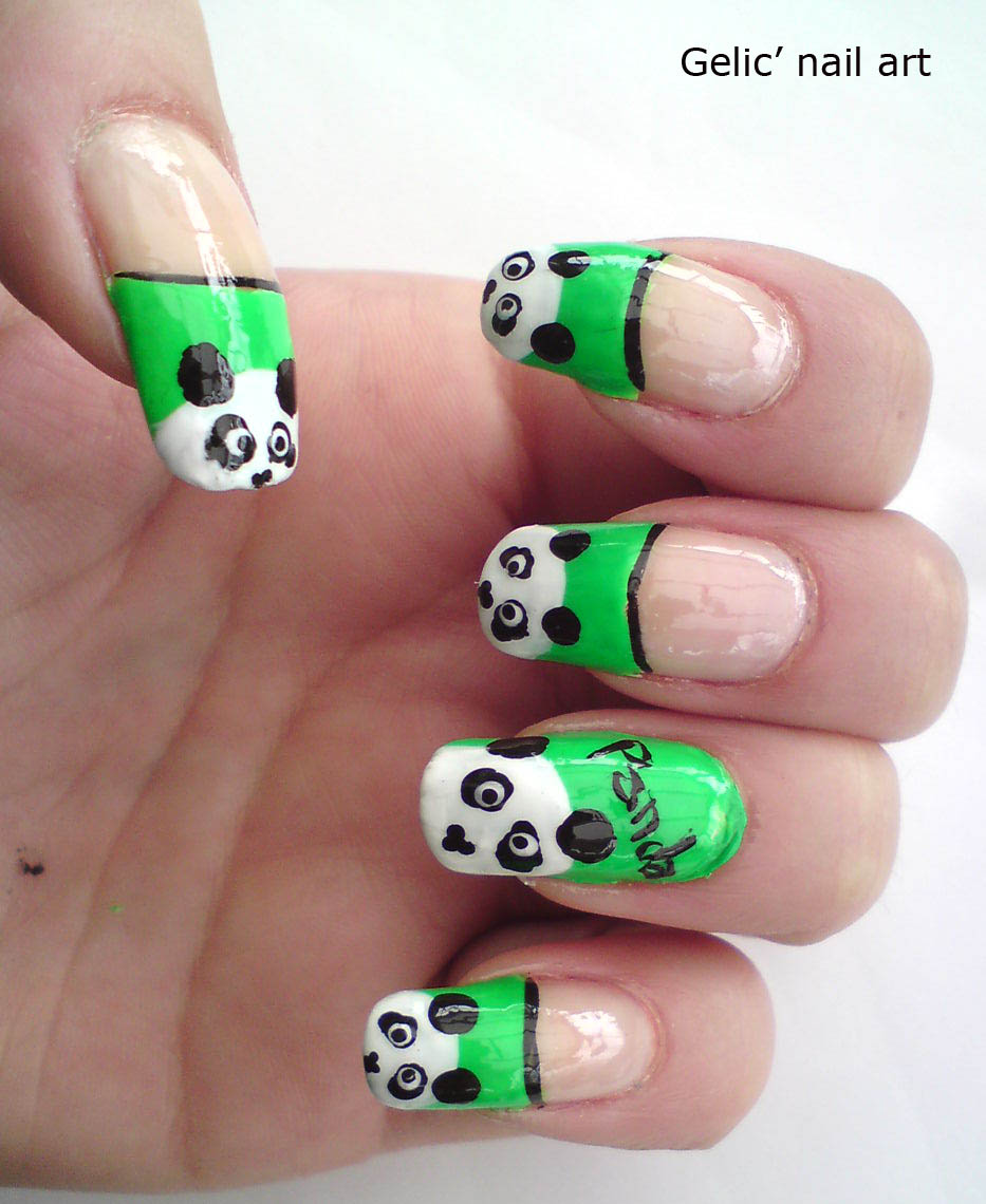 Gelic' nail art: Cute panda nail art on green funky french