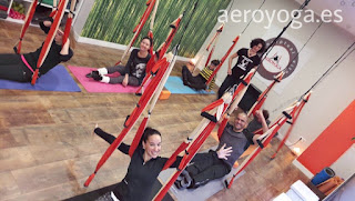 stage aero yoga, yoga aerien, hamac yoga , France, aeropilates airpilates, airyoga, gravity, apensanteur, inversion, formation enseigants