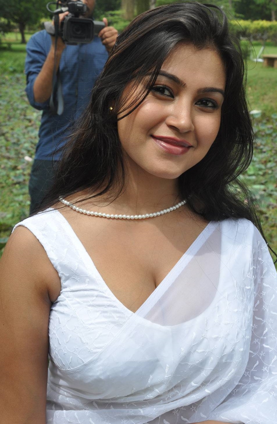 South Indian Tamil films heroine Sathyasai movie actress hot and sexy cleav...
