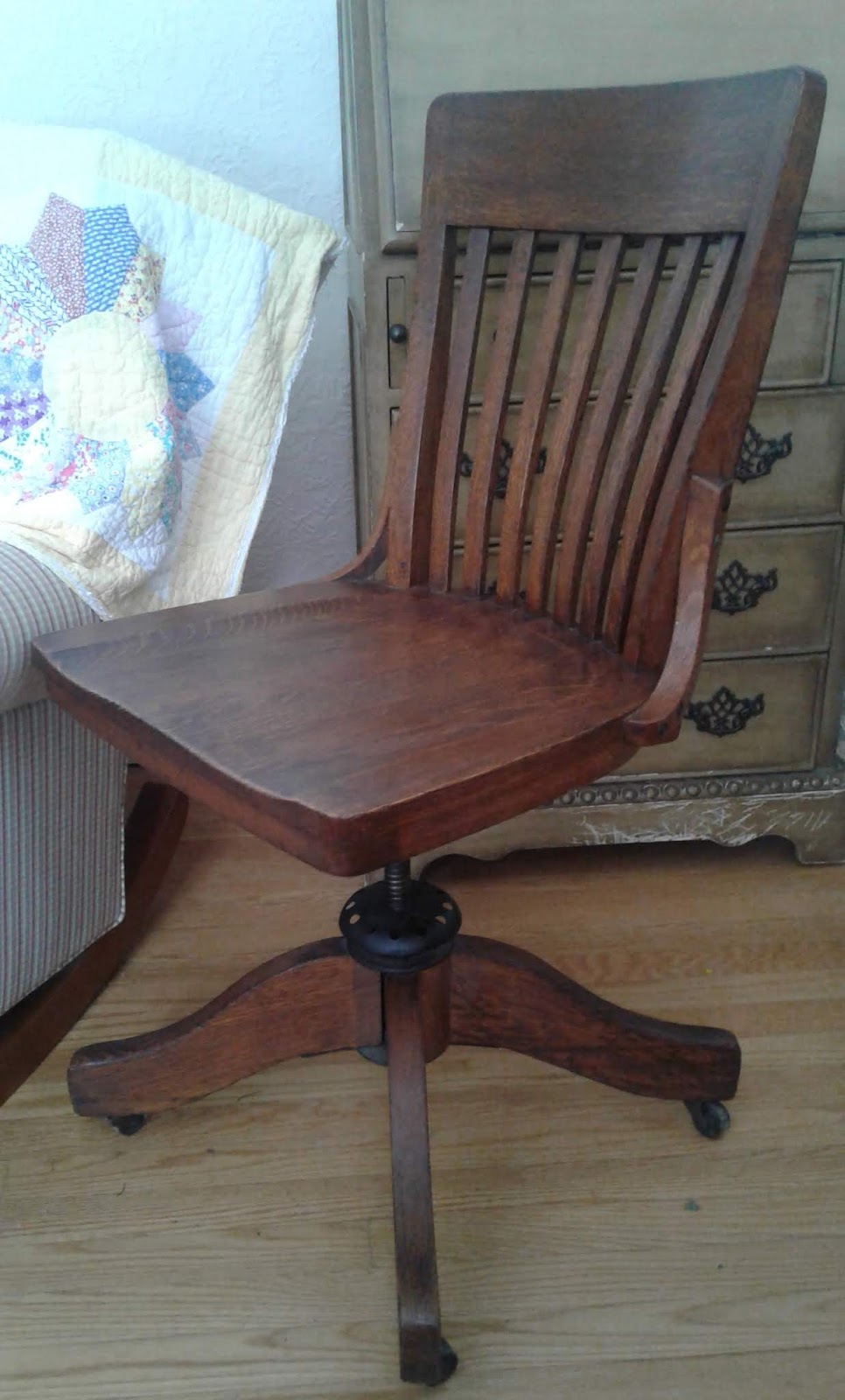EverydayAmericanLass Antique Desk ChairPick Up