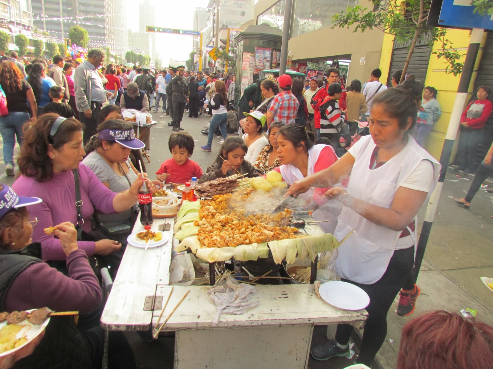 Cosas que debes de hacer en Lima antes de morir: 4. Comer anticuchos ...