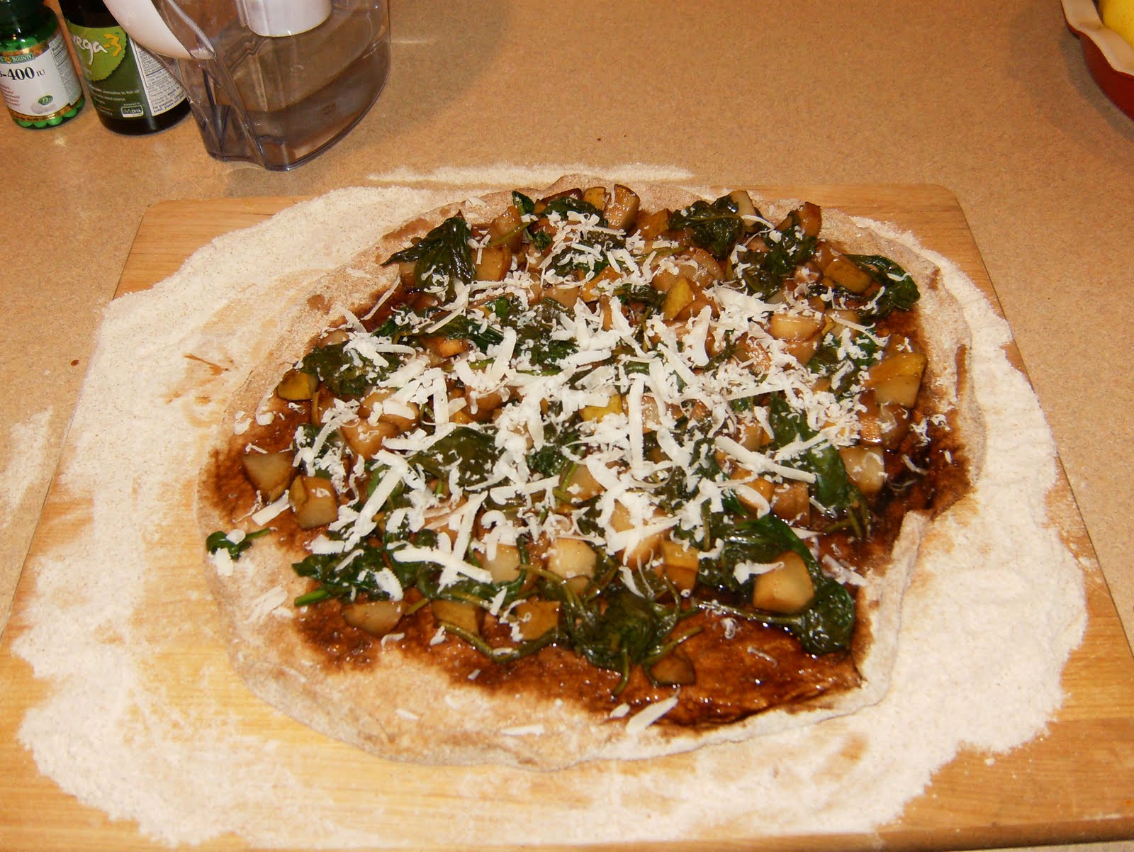 Aderyn Cân Roasted Pear, Spinach, & Parmesan Pizza