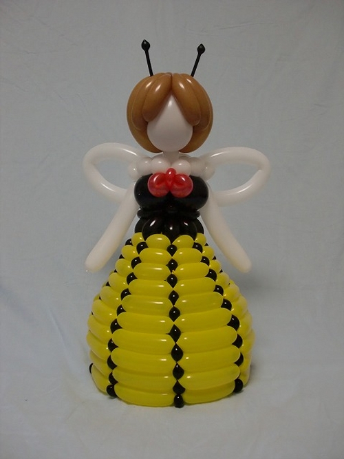 20-Lady-in-a-Dress-Masayoshi-Matsumoto-isopresso-3D-Balloon-Sculptures-Animals-Insects-and-Human-www-designstack-co