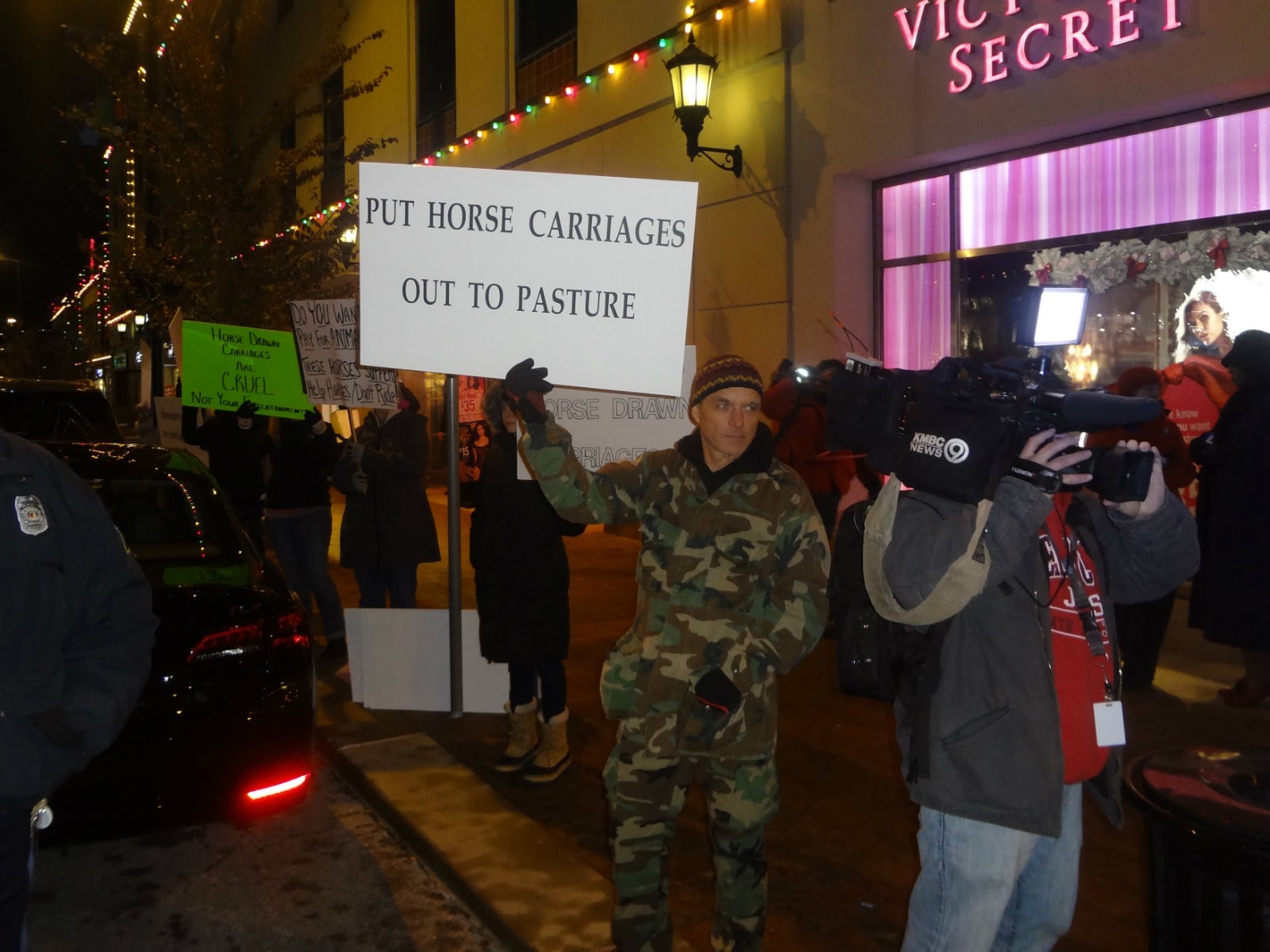 TKC MUST SEE!!! KANSAS CITY ANIMAL RIGHTS ACTIVISTS PROTEST ON THE PLAZA TONIGHT TOUT