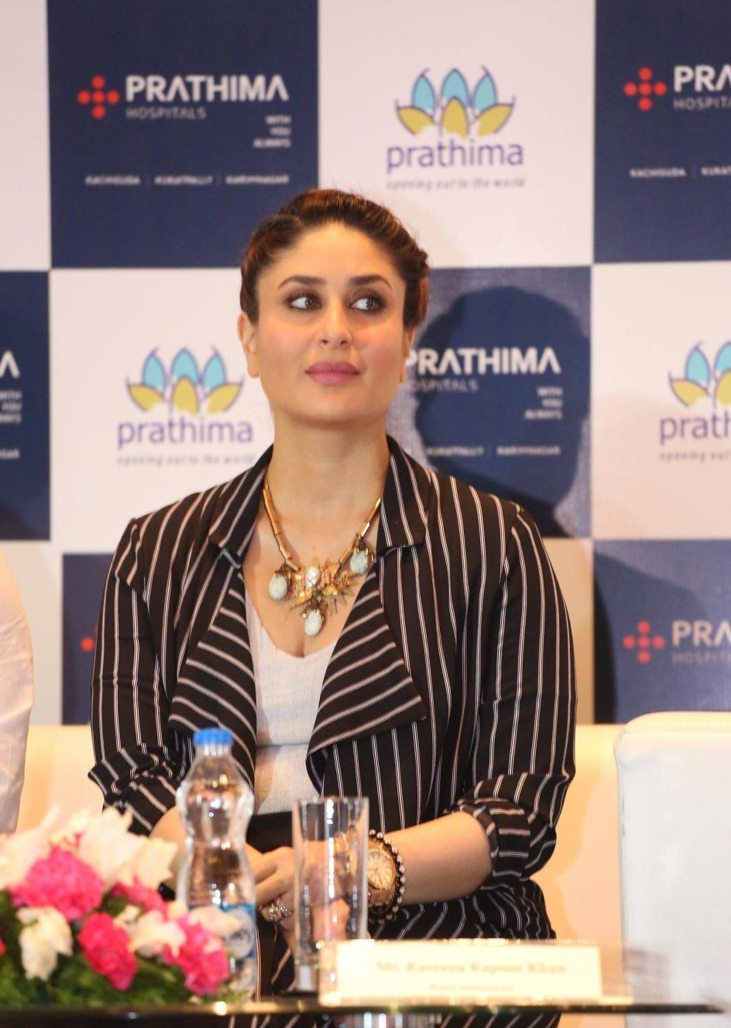 Kareena Kapoor Looks Hot At Prathima Hospital Opening Ceremony In Hyderabad