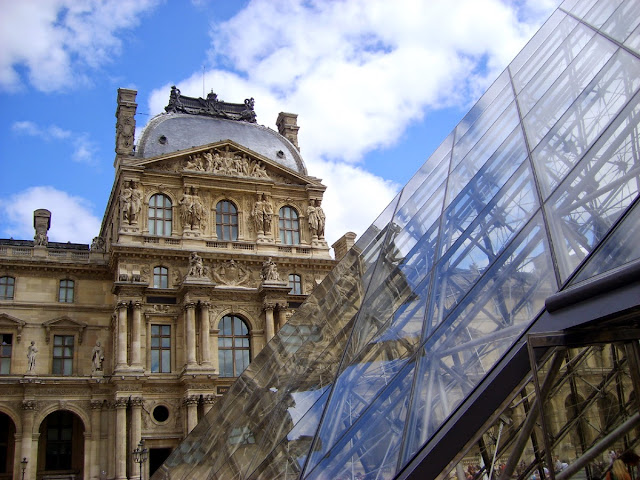 Algunas imágenes de la Pirámide del Louvre, París, julio 2008 - Paseos Fotográficos TK