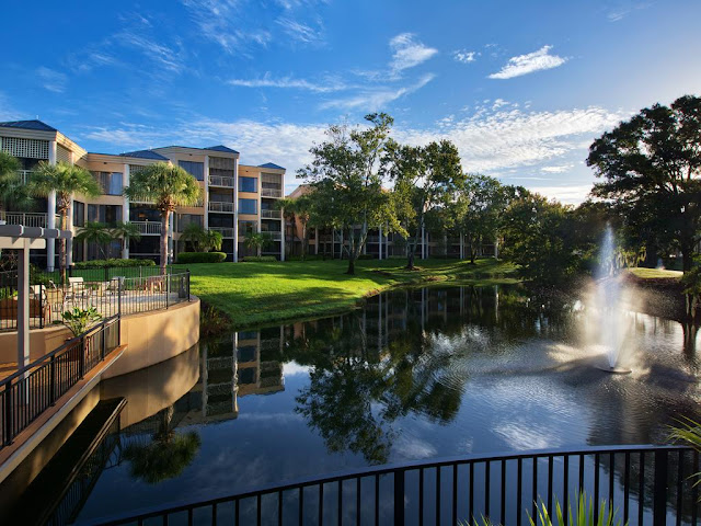 Marriott's Royal Palms is a gracious vacation ownership resort in the heart of Orlando’s magic and excitement, tucked among a meticulously manicured, serene landscape.