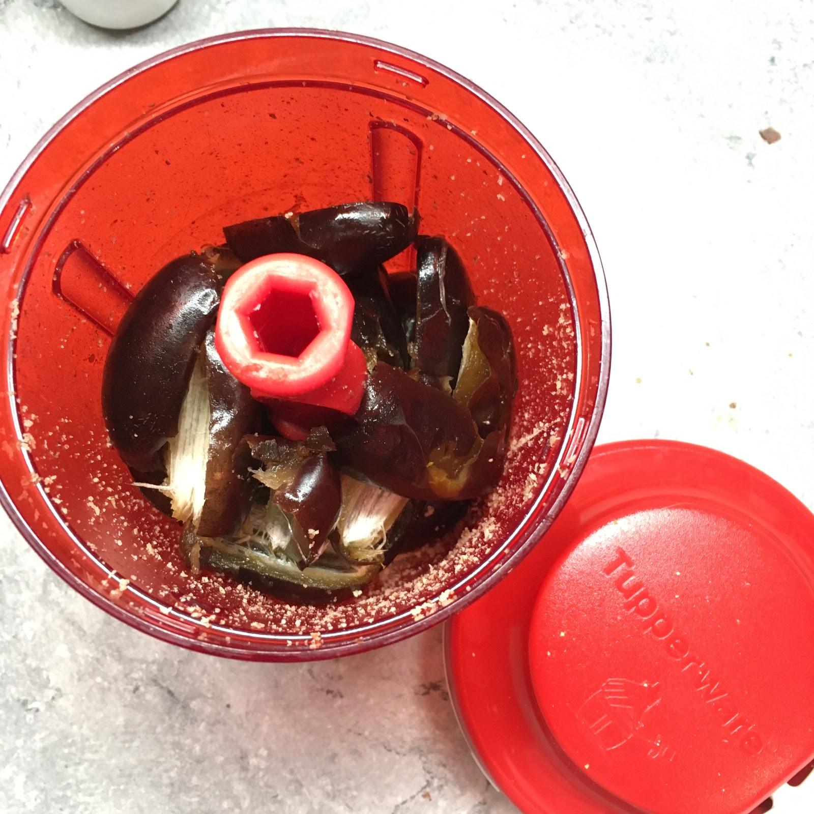 Ein Stück heile Welt : Pekannuss-Dattel-Kugeln Ein Stück heile Welt : Pekannuss-Dattel-Kugeln