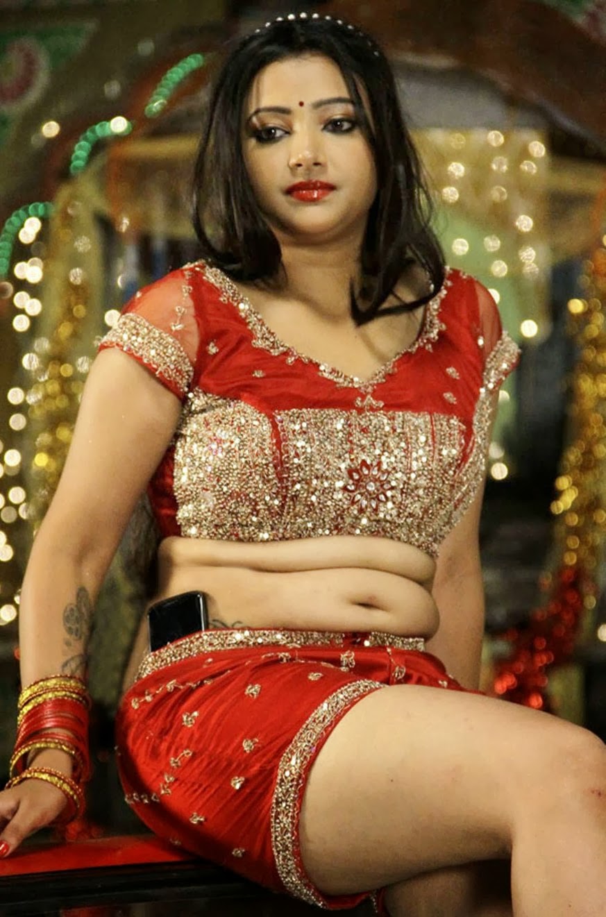 Swetha Basu Prasad Hot Sexy Navel Photos Pics Images