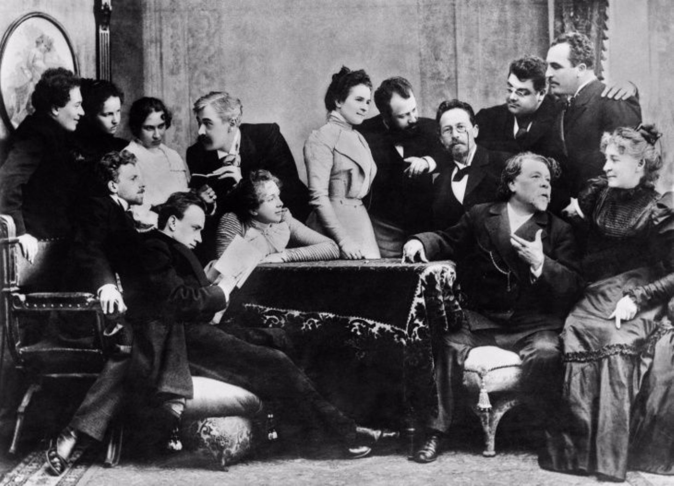 П. Театр рубежа веков. Антон чехов с артистами московского художественного театра. Антон чехов с артистами московского художественного театра. Московский художественный театр 1898.