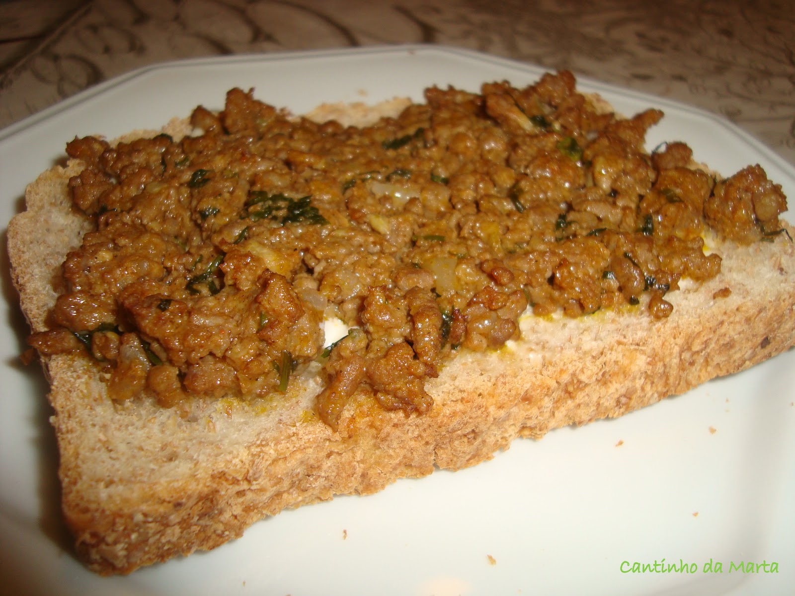Cantinho da Marta: Pão de forma com carne moída