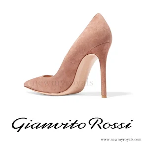 Kate Middleton wore GIANVITO ROSSI Suede Pump