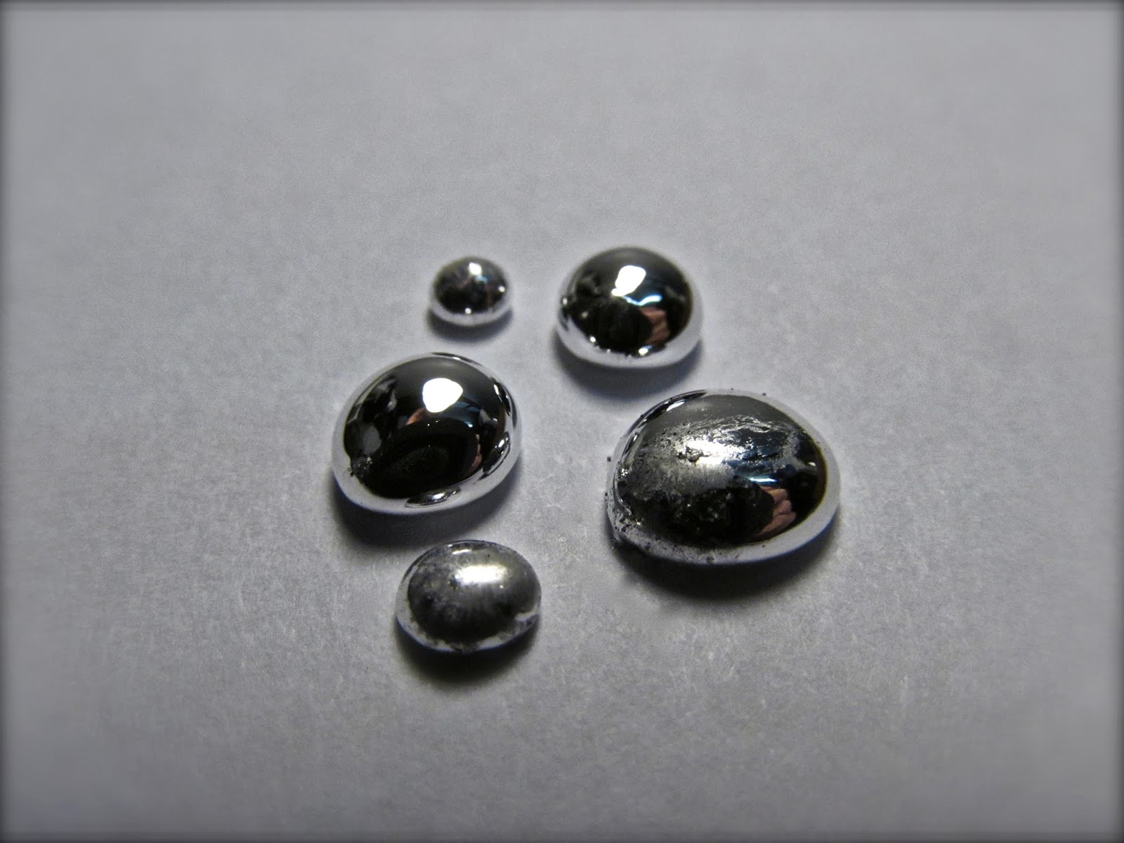 Агрегатное состояние ртути. Ртуть в трех агрегатных состояниях. Плавленная ртуть. Ртуть неорганическое вещество. Ртуть химический элемент.