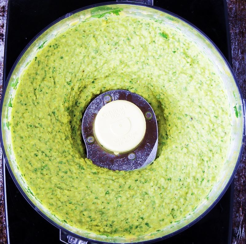 This hummus recipe made with roasted jalapeño is creamy with that jalapeño kick, with a keto friendly version, this hummus makes a great dip for veggies, addition to tacos and tostadas, and the perfect spread to add some zip to your keto friendly sandwiches. #keto #jalapeno #lowcarb #hummus #easy #recipe | bobbiskozykitchen.com