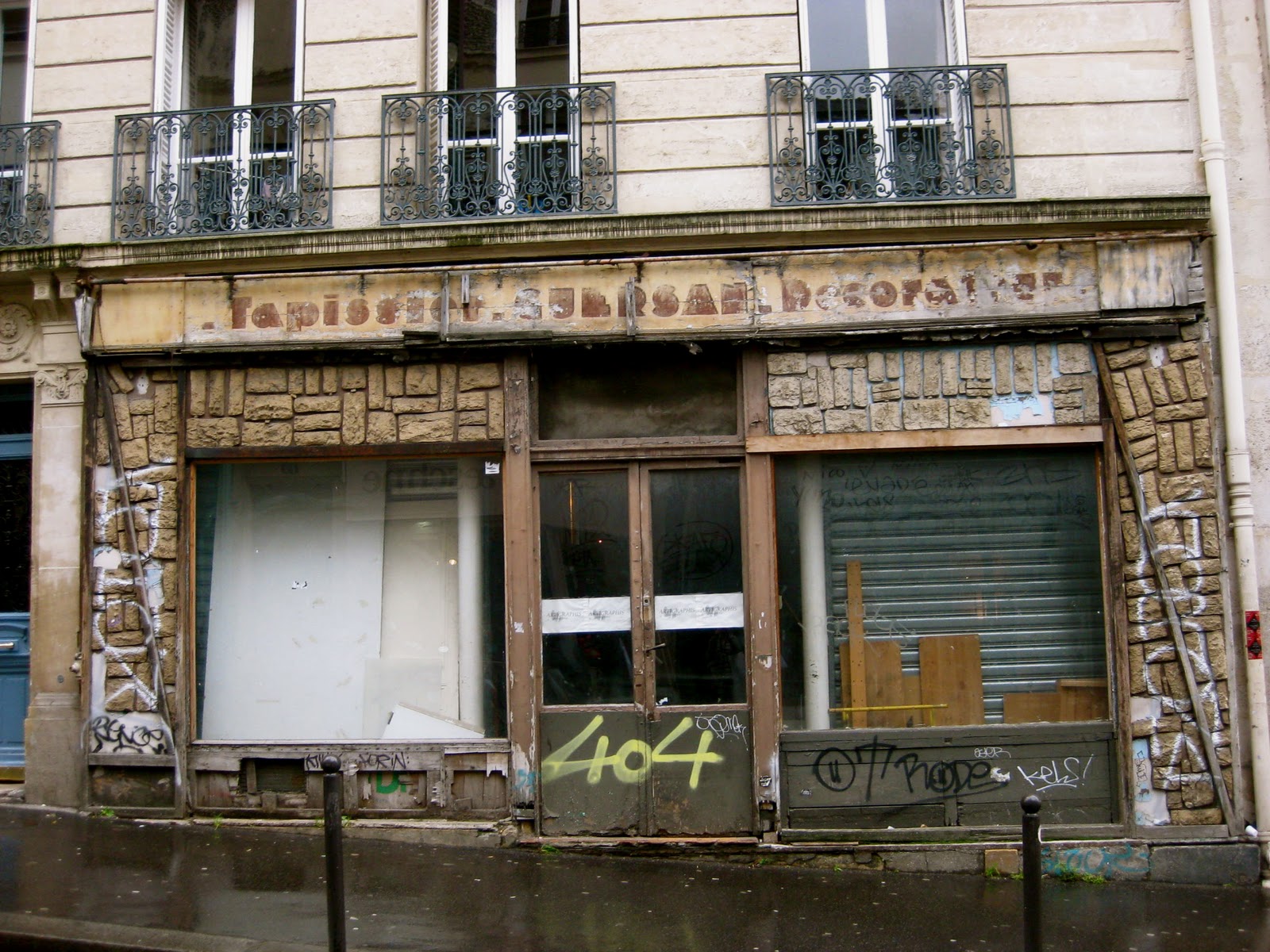 Arthur est un perroquet 35 Tage Paris Pigalle