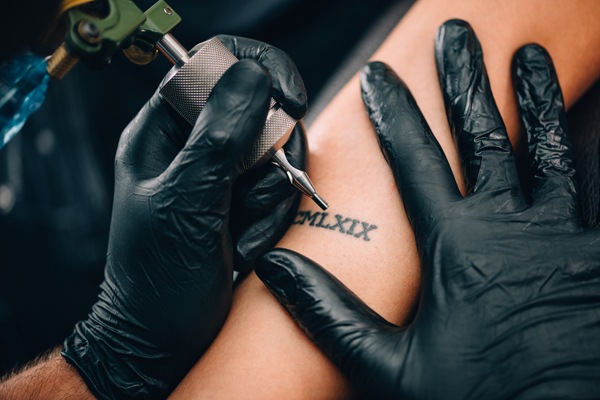 How to numb skin for a tattoo? Here are the ways!