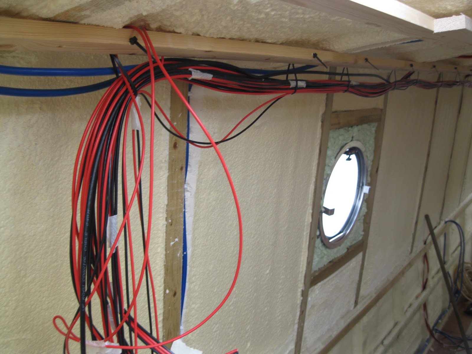 Narrowboat Ellis: Wiring going in...3rd visit