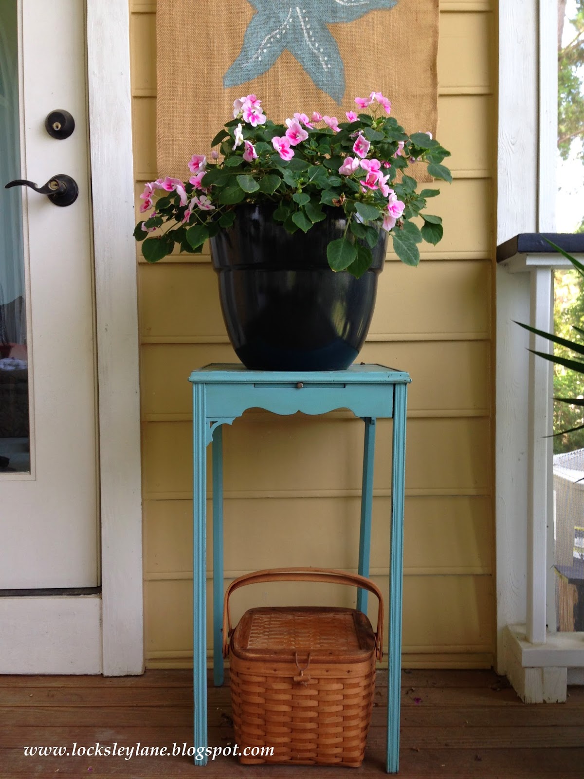 Locksley Lane Pretty Little End Table.....