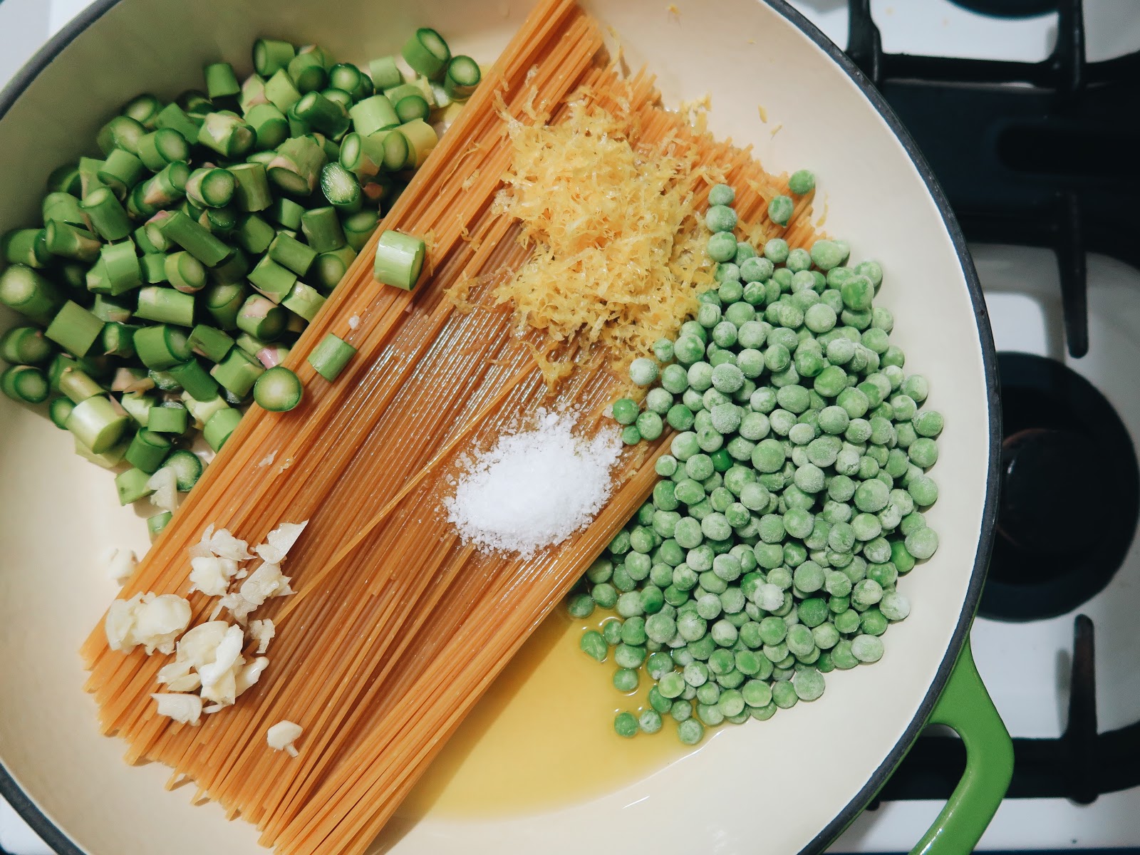 salt sugar & i Anna Jones's onepan pea, lemon & asparagus pasta.