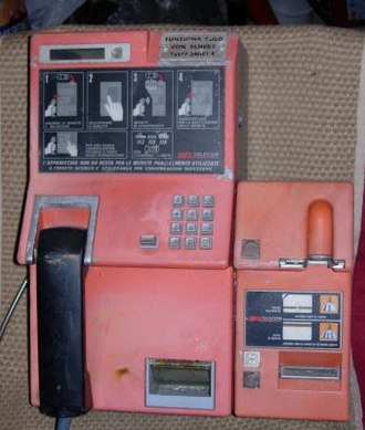 La Santa Furiosa Auguri Di Buon Anno Da Una Cabina Telefonica