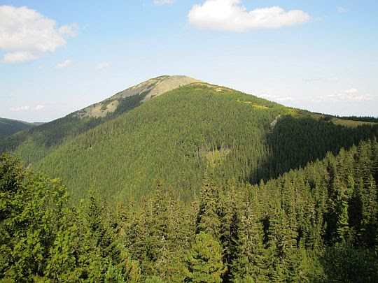 Seredna (ukr. Середня; 1639 m n.p.m.). Seredna (ukr. Середня; 1639 m n.p.m.).