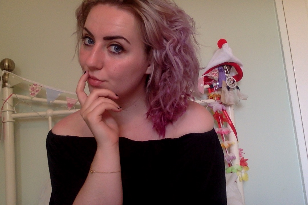 HOLLY HAS HAIR BLEACH LONDON REVIEW Bruised // Violet \\ Skies